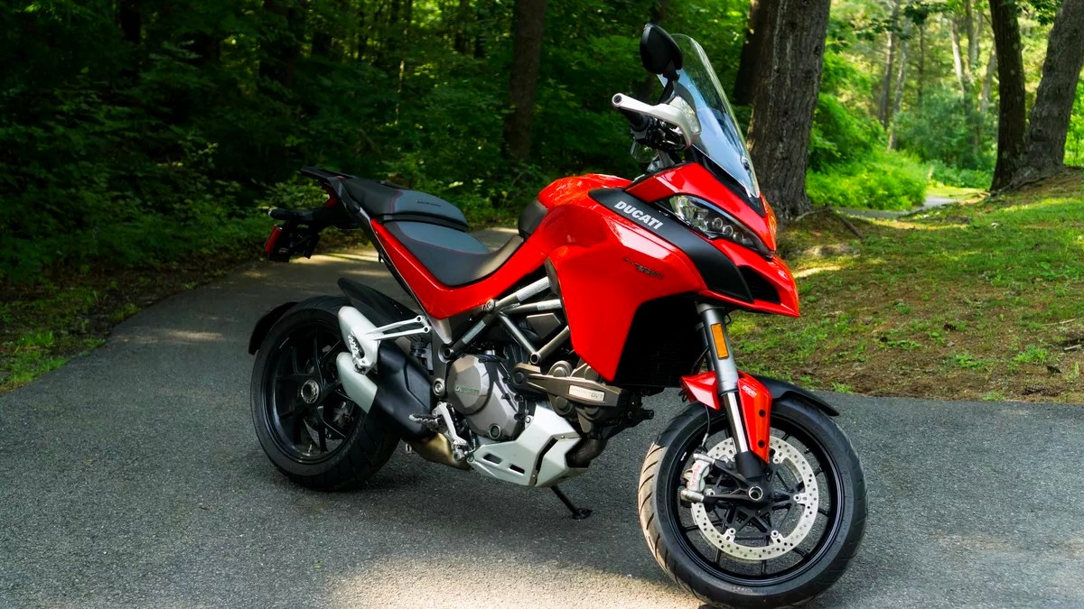 Ducati запустила в серию первый в мире мотоцикл с двумя радарами
